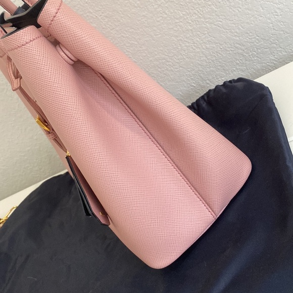 Prada excellent condition - Picture 10 of 15